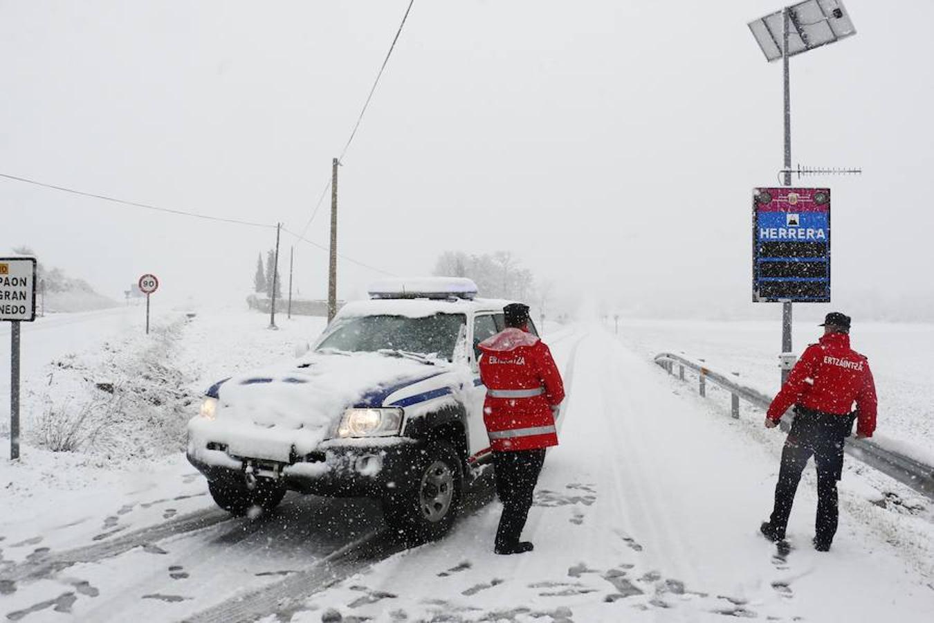 La primera nevada del otoño en Álava