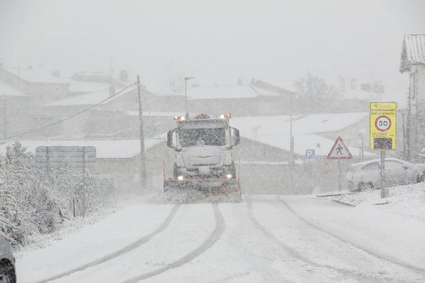 La primera nevada del otoño en Álava