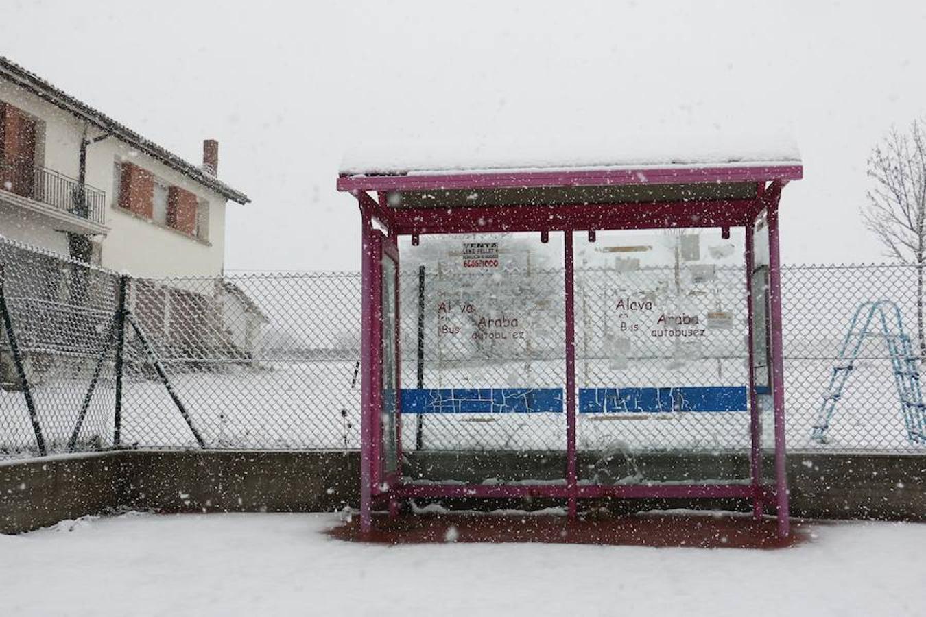 La primera nevada del otoño en Álava