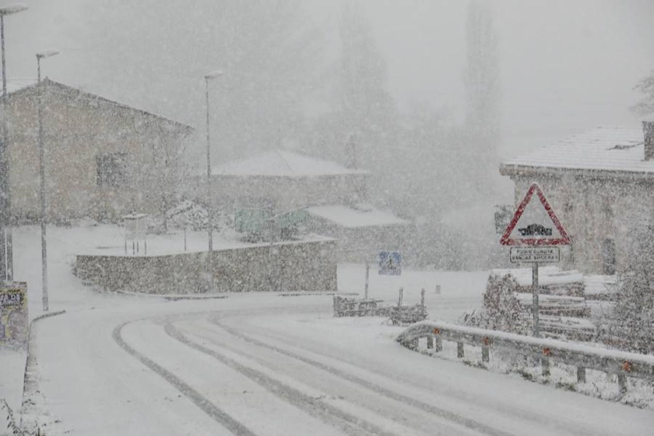 La primera nevada del otoño en Álava
