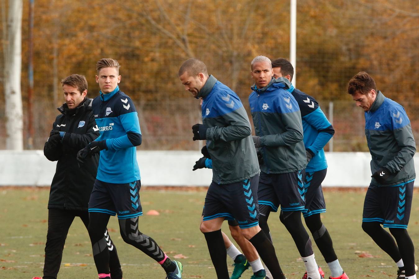 Entrenamiento otoñal del Alavés en Betoño