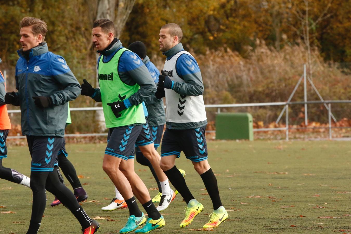 Entrenamiento otoñal del Alavés en Betoño