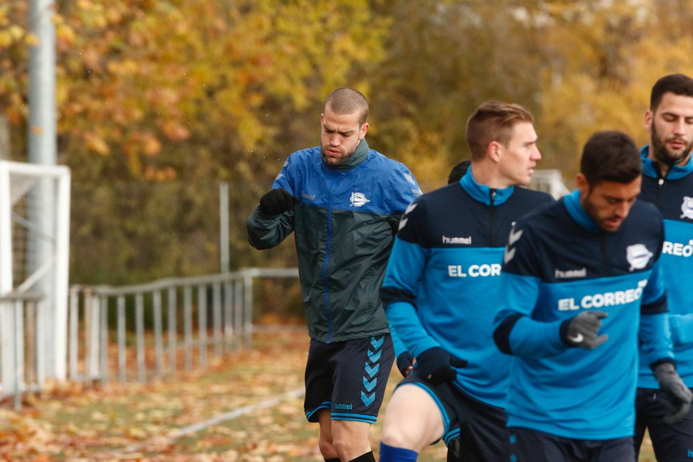 Entrenamiento otoñal del Alavés en Betoño