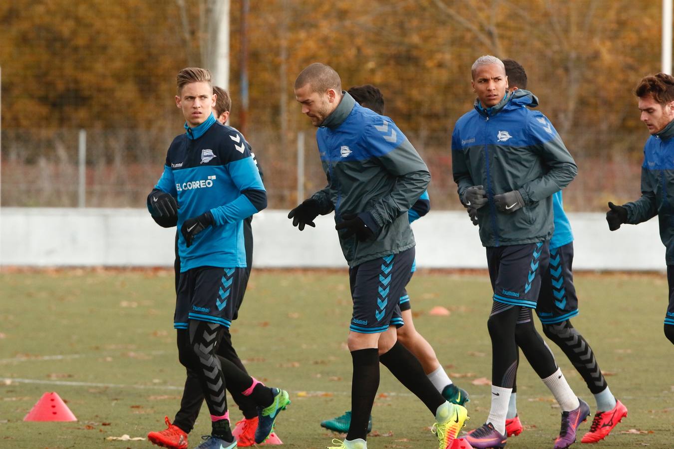 Entrenamiento otoñal del Alavés en Betoño