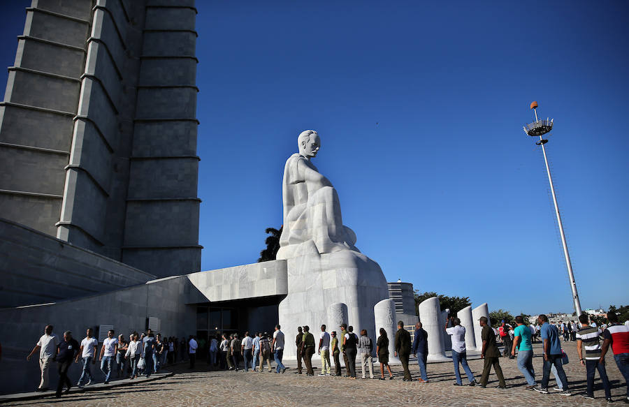 Los cubanos despiden a Fidel Castro