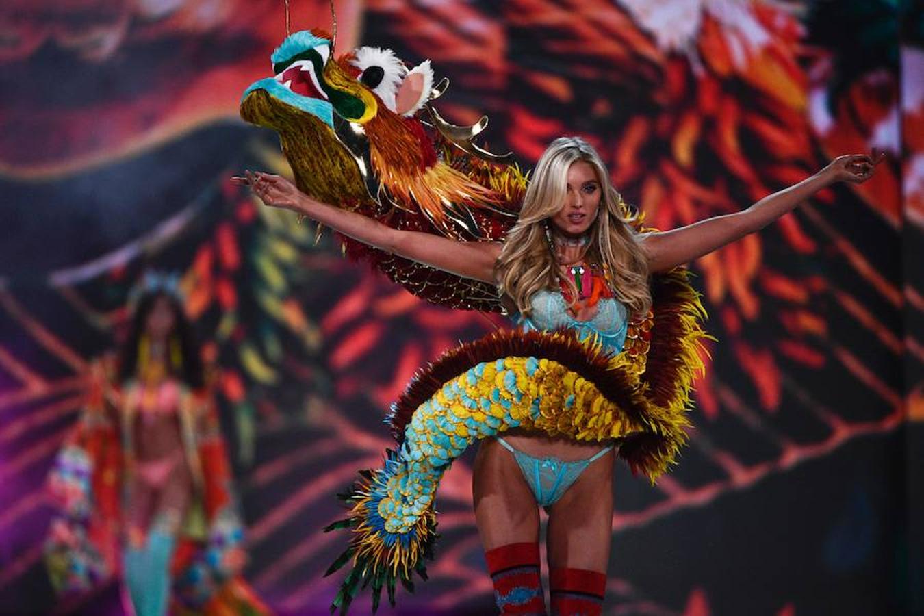 Victoria&#039;s Secret Fashion Show 2016: las modelos una a una, en el desfile de París