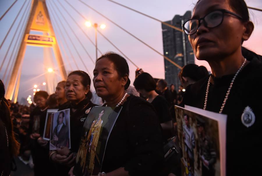 Tailandia celebra el cumpleaños su último rey