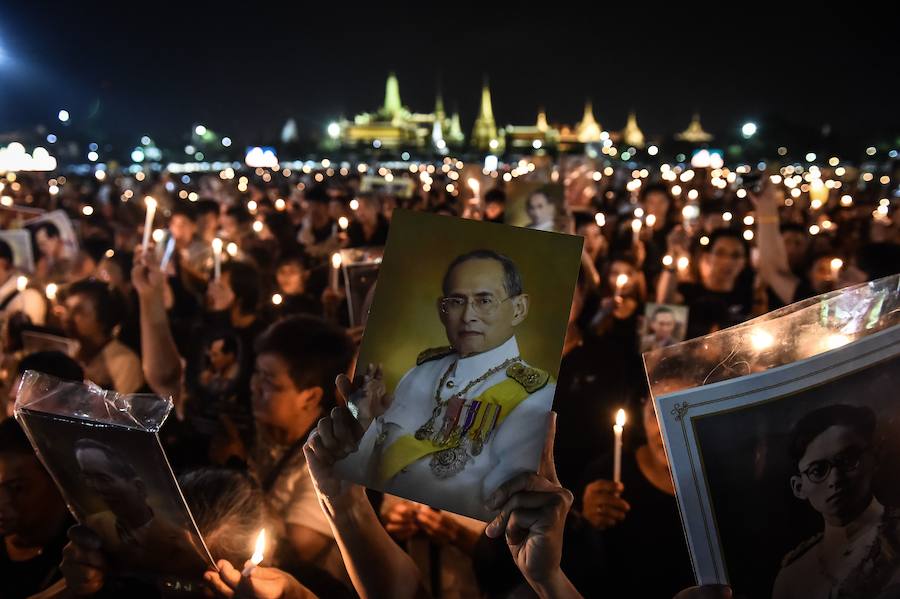 Tailandia celebra el cumpleaños su último rey