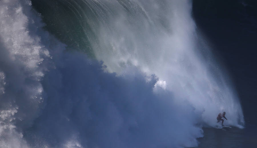 Cabalgando olas gigantes