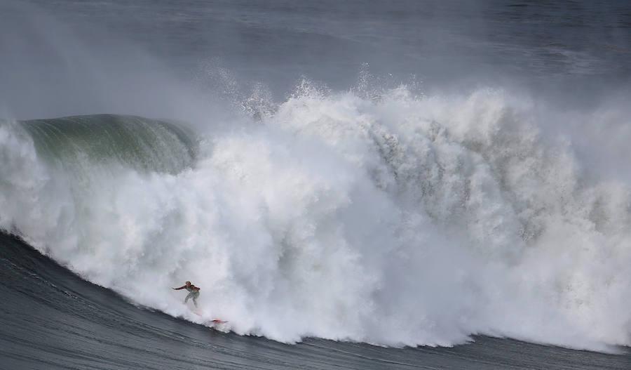 Cabalgando olas gigantes