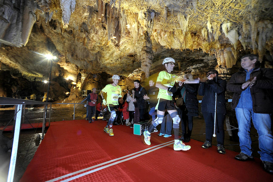 Maraton en la cueva de Pozalagua