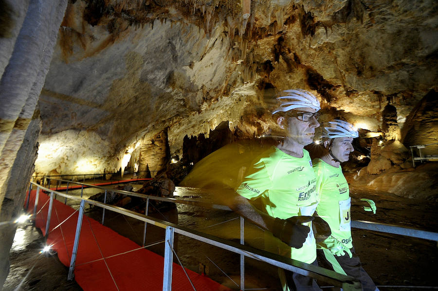 Maraton en la cueva de Pozalagua