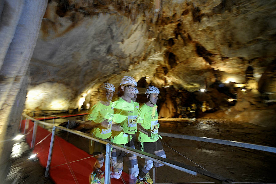 Maraton en la cueva de Pozalagua