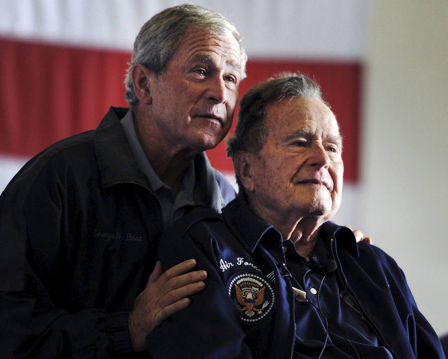 George H. W Bush. Primero de los Bush en alcanzar la presidencia de los Estados Unidos. George H. W Bush, con 93 años, es un firme candidato a fallecer este año.