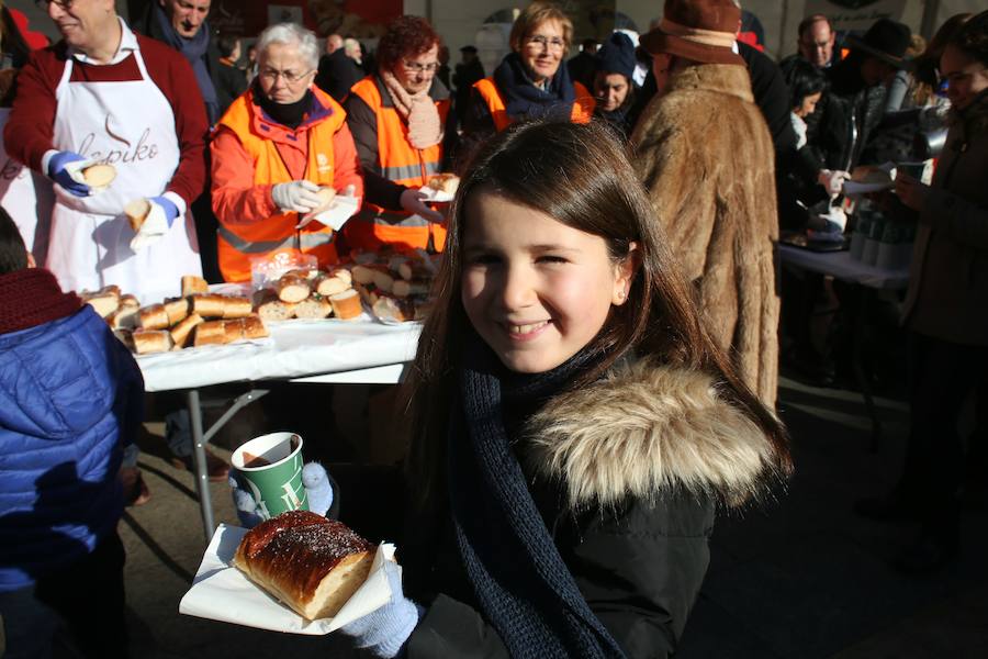 Roscón solidario en la Plaza Nueva de Bilbao