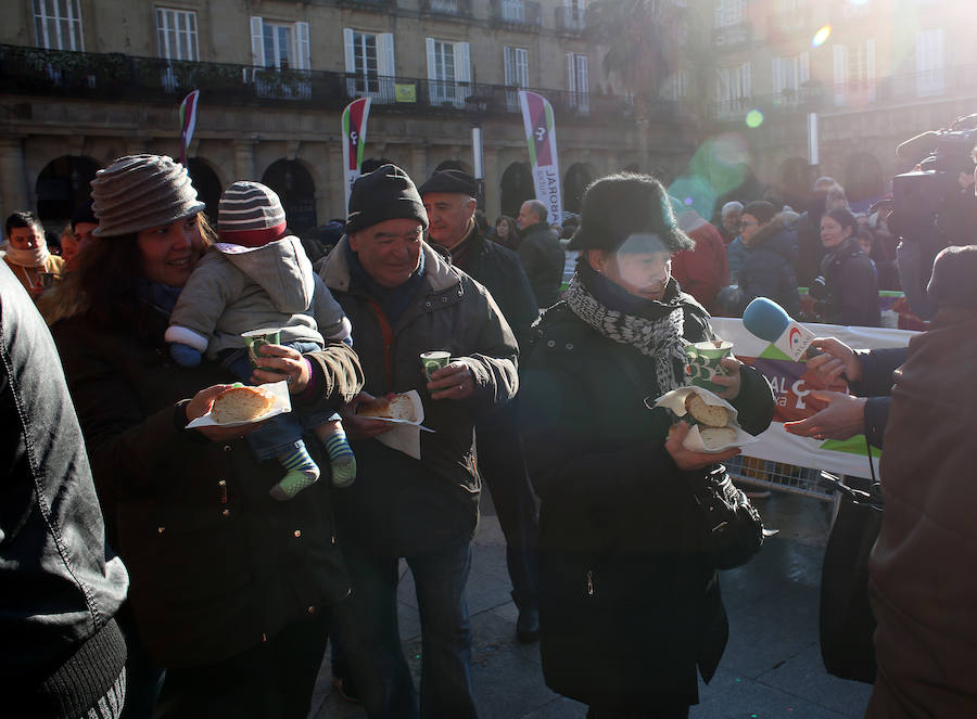 Roscón solidario en la Plaza Nueva de Bilbao