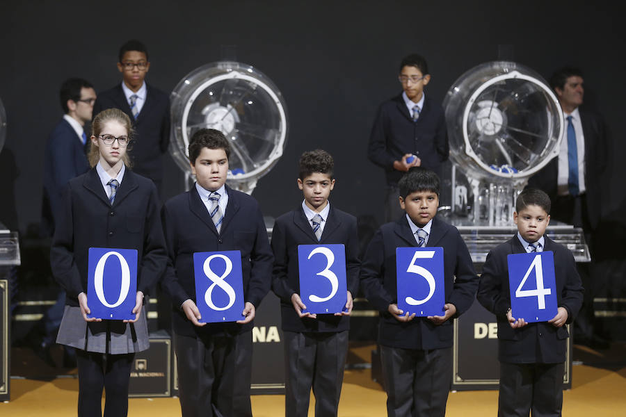 08354, el primer premio de &#039;El Niño&#039; cae íntegro en Valencia