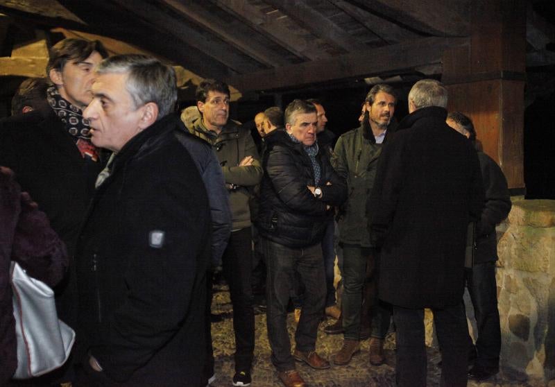 Los ex jugadores del Athletic Andoni Ayarza, Daniel Ruíz Bazán y Rafa Alkorta.