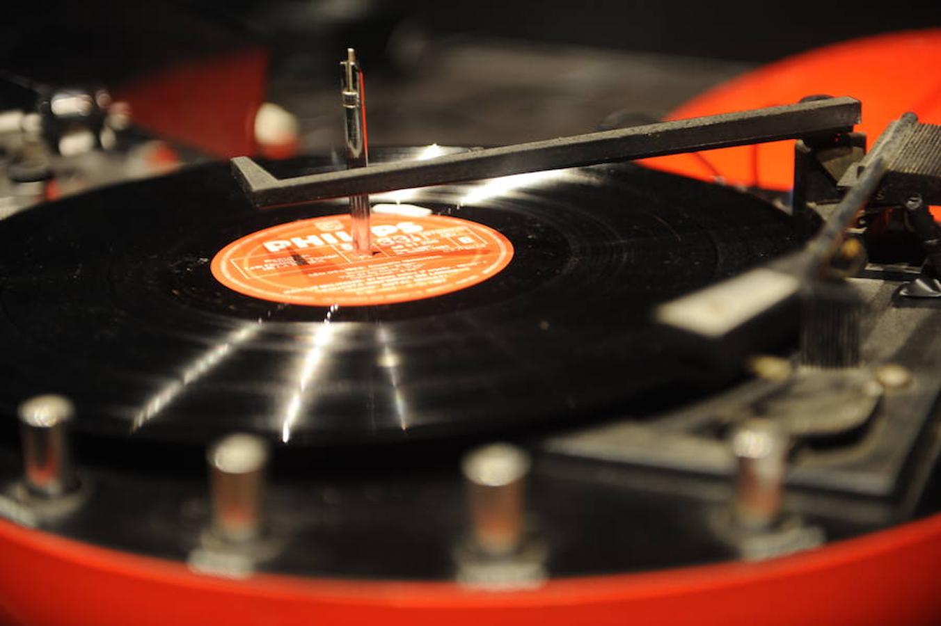 Un concierto de 48 tocadiscos en Azkuna Zentroa