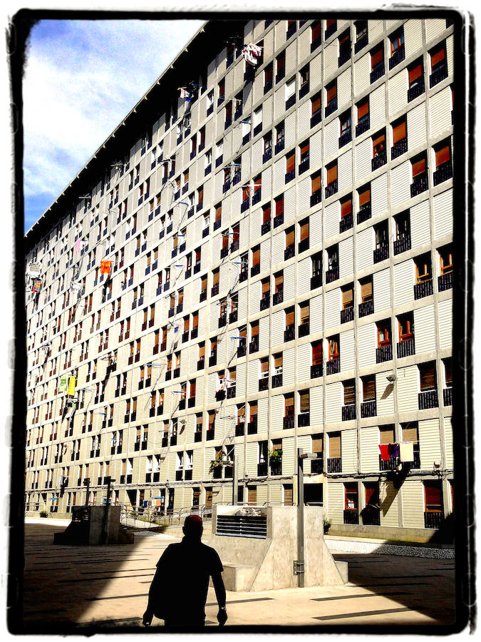 Edificio con aspecto ajedrezado en Santutxu.