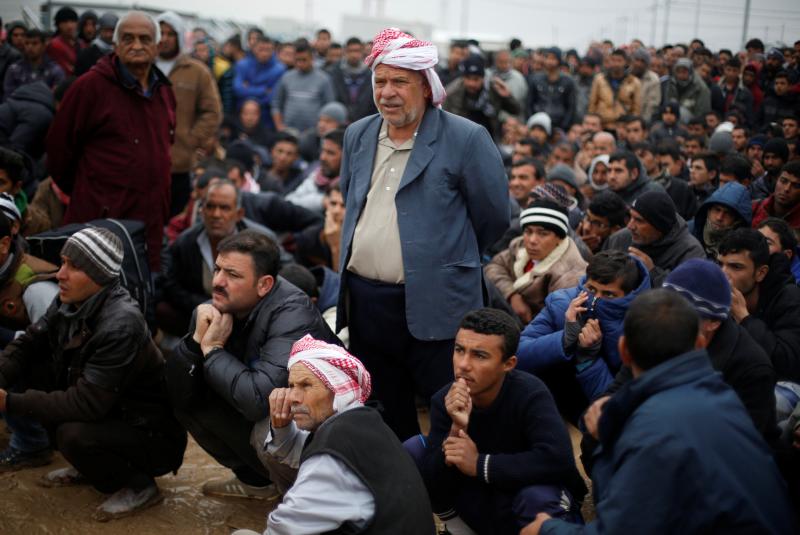 Los desplazados huyen de Mosul, baluarte del Estado Islámico