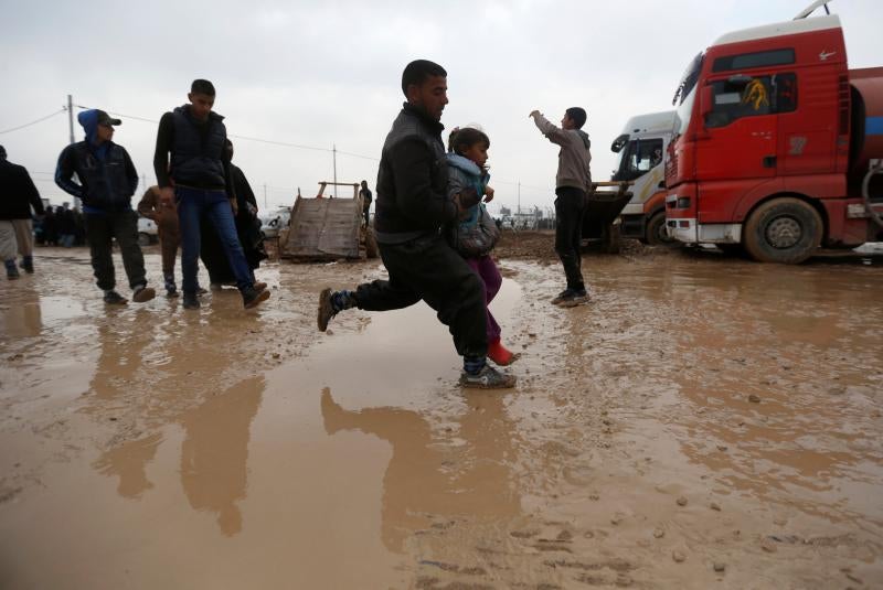 Los desplazados huyen de Mosul, baluarte del Estado Islámico