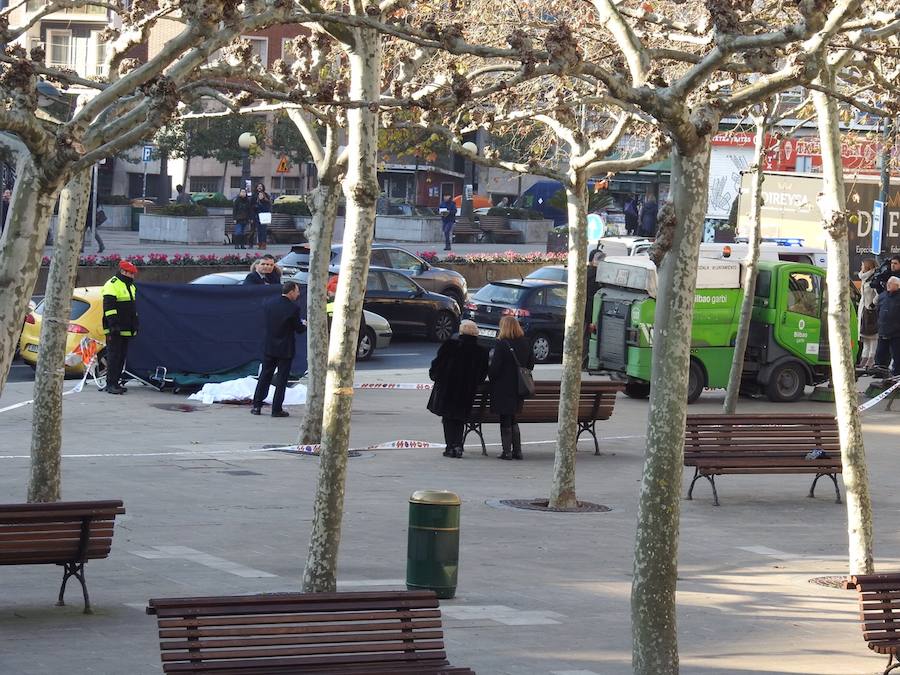 Muere una mujer en Deusto al ser atropellada por una barredora