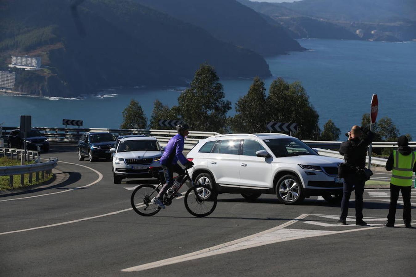 Desfile del nuevo Skoda por Bakio