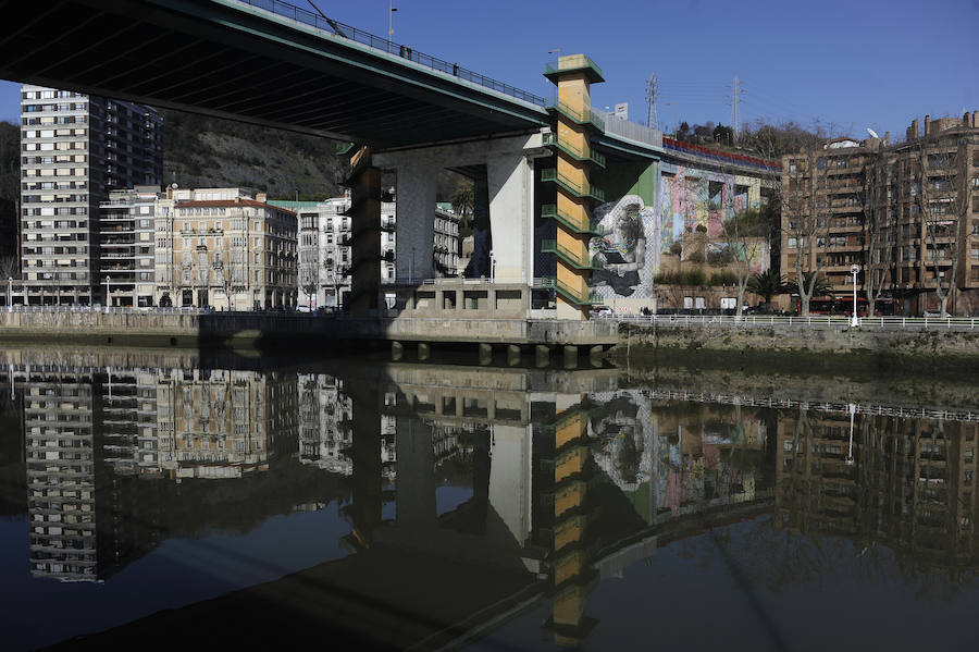 Puente de La Salve, al lado del Museo Guggenheim.