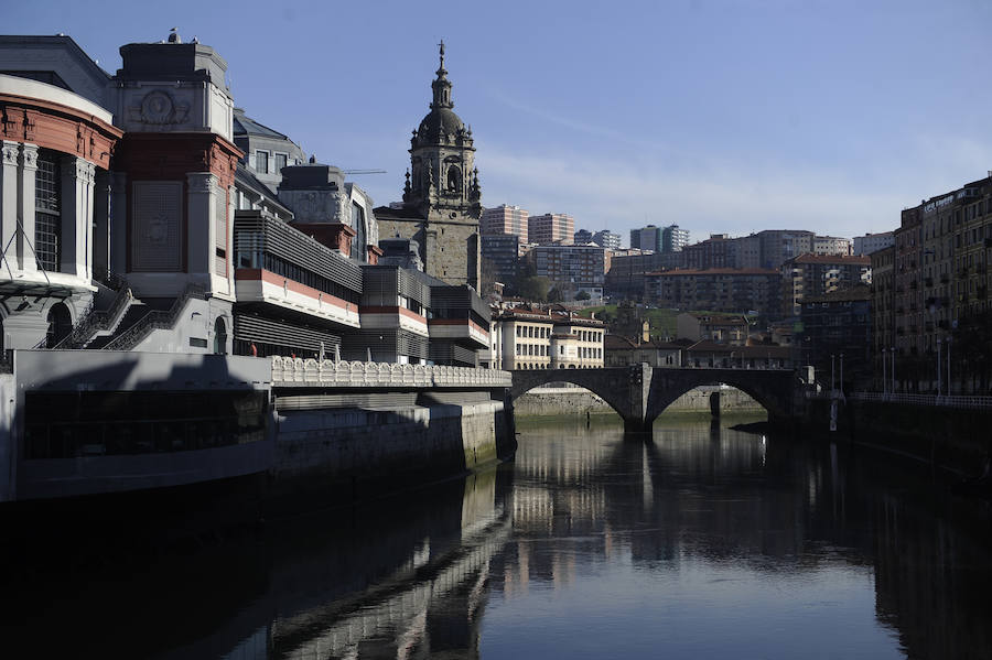 El Puente de San Antón junto al mercado de La Ribera.