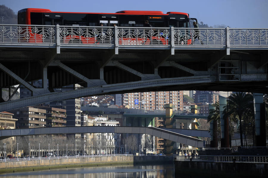 Puente de Deusto, pasarela Pedro Arrupe y el Puente de La Salve.