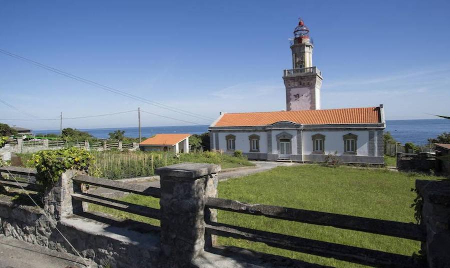 Vista del faro de Hondarribia.