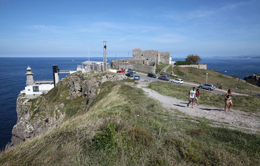 Vista de las obras en el faro de Santa Catalina, Lekeitio, el pasado mes de diciembre.