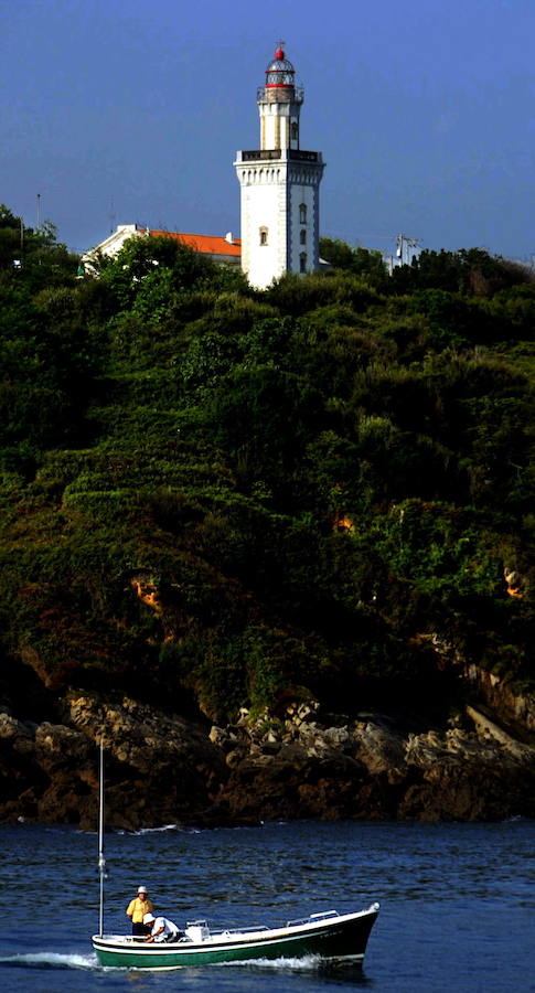 Vista del faro de Pasaia.