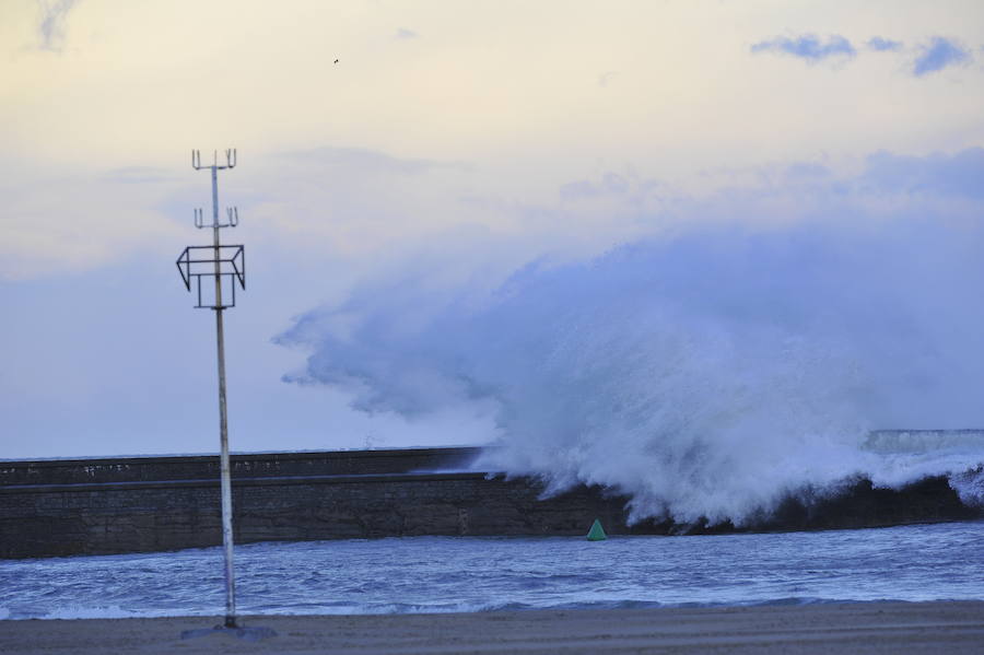 Viento y oleaje en Plentzia.
