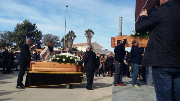 Torre Pacheco llora a los cinco jóvenes y arropa a sus familias en el funeral
