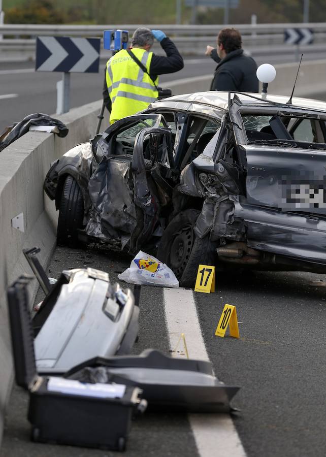 Las imágenes del brutal accidente de Usurbil en el que han muertos dos personas