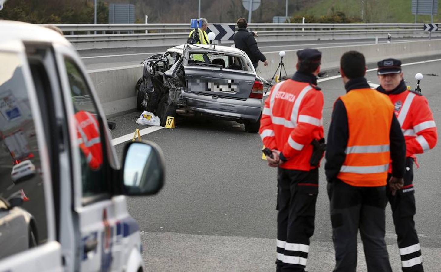 Las imágenes del brutal accidente de Usurbil en el que han muertos dos personas