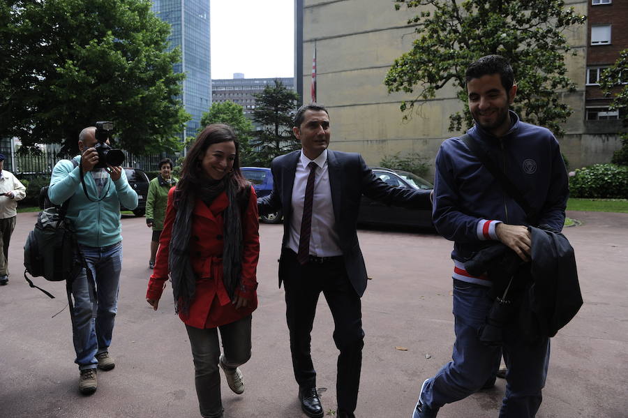 Llegando al Palacio de Ibaigane para ser pesentado como nuevo entrenador.