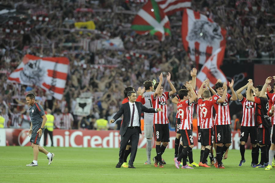 El entrenador rojiblanco celebra la clasificación para la fase de grupos de la Champions tras eliminar al Nápoles en 2014.