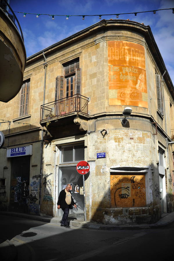 Nicosia está llena de edificios históricos sin restaurar.