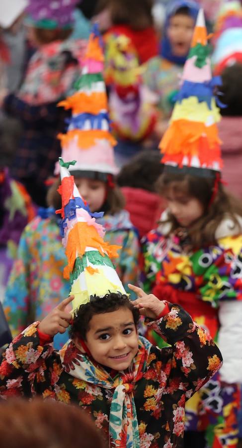 Los txikis festejan el Carnaval en la Plaza Nueva