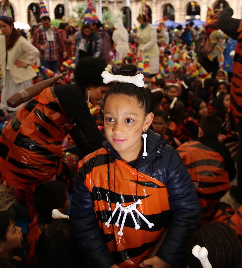 Los txikis festejan el Carnaval en la Plaza Nueva