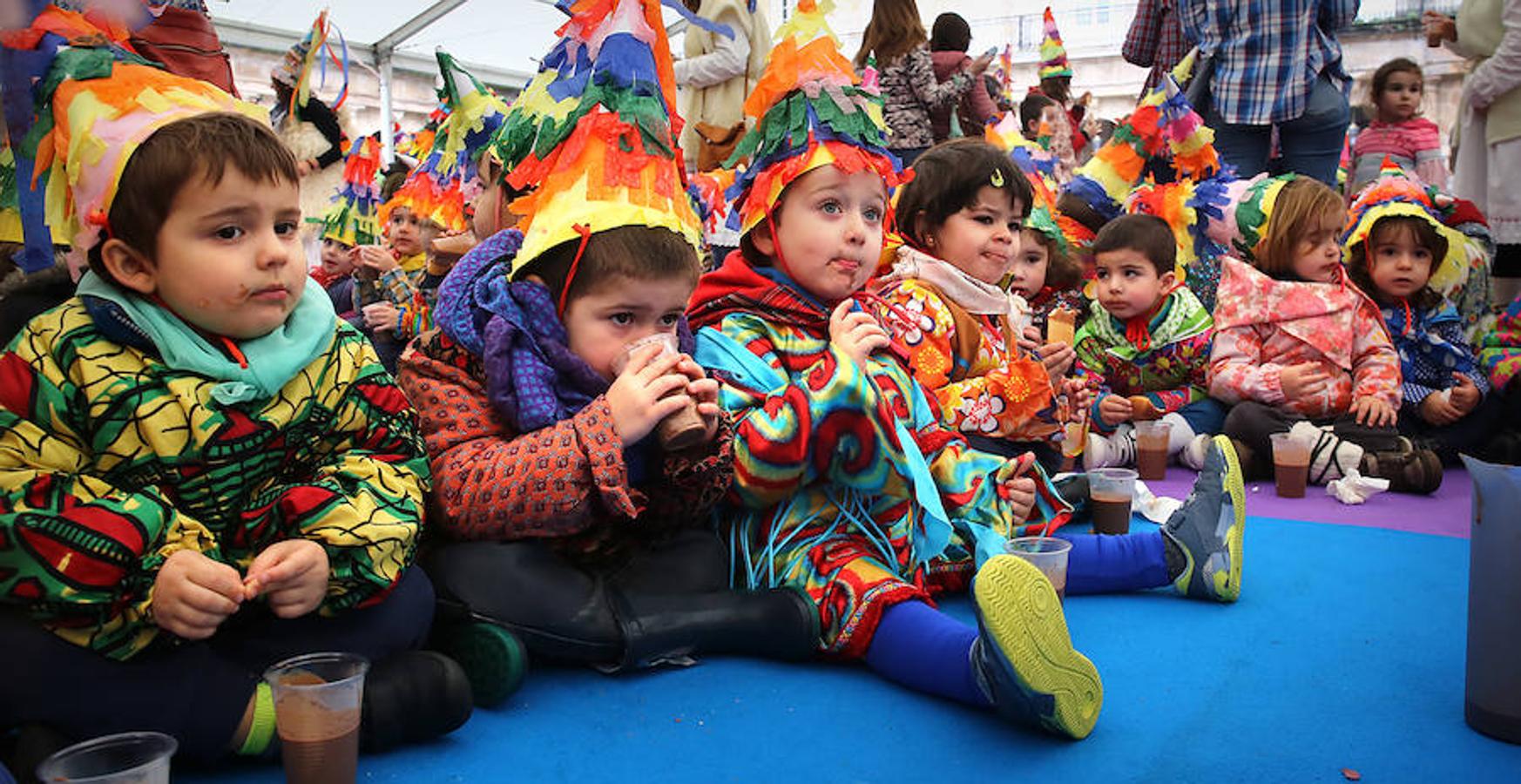 Los txikis festejan el Carnaval en la Plaza Nueva