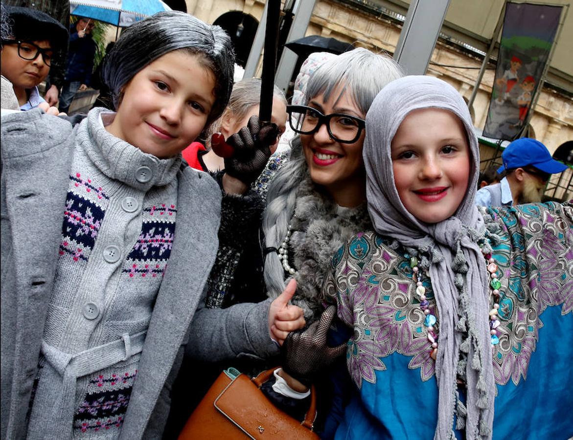 Los txikis festejan el Carnaval en la Plaza Nueva