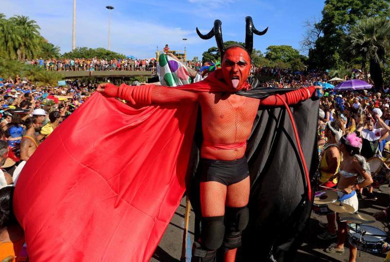 El carnaval de Río, una fiesta de la lujuria con bastidores pestilentes