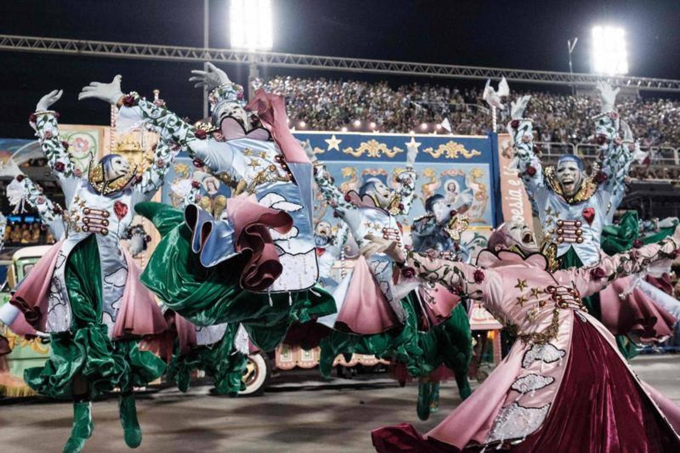 El carnaval de Río, una fiesta de la lujuria con bastidores pestilentes