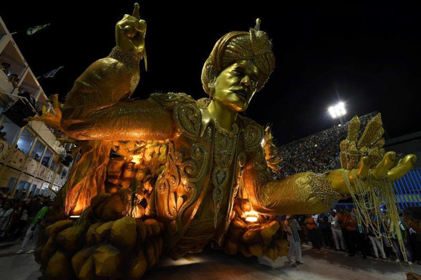 El carnaval de Río, una fiesta de la lujuria con bastidores pestilentes