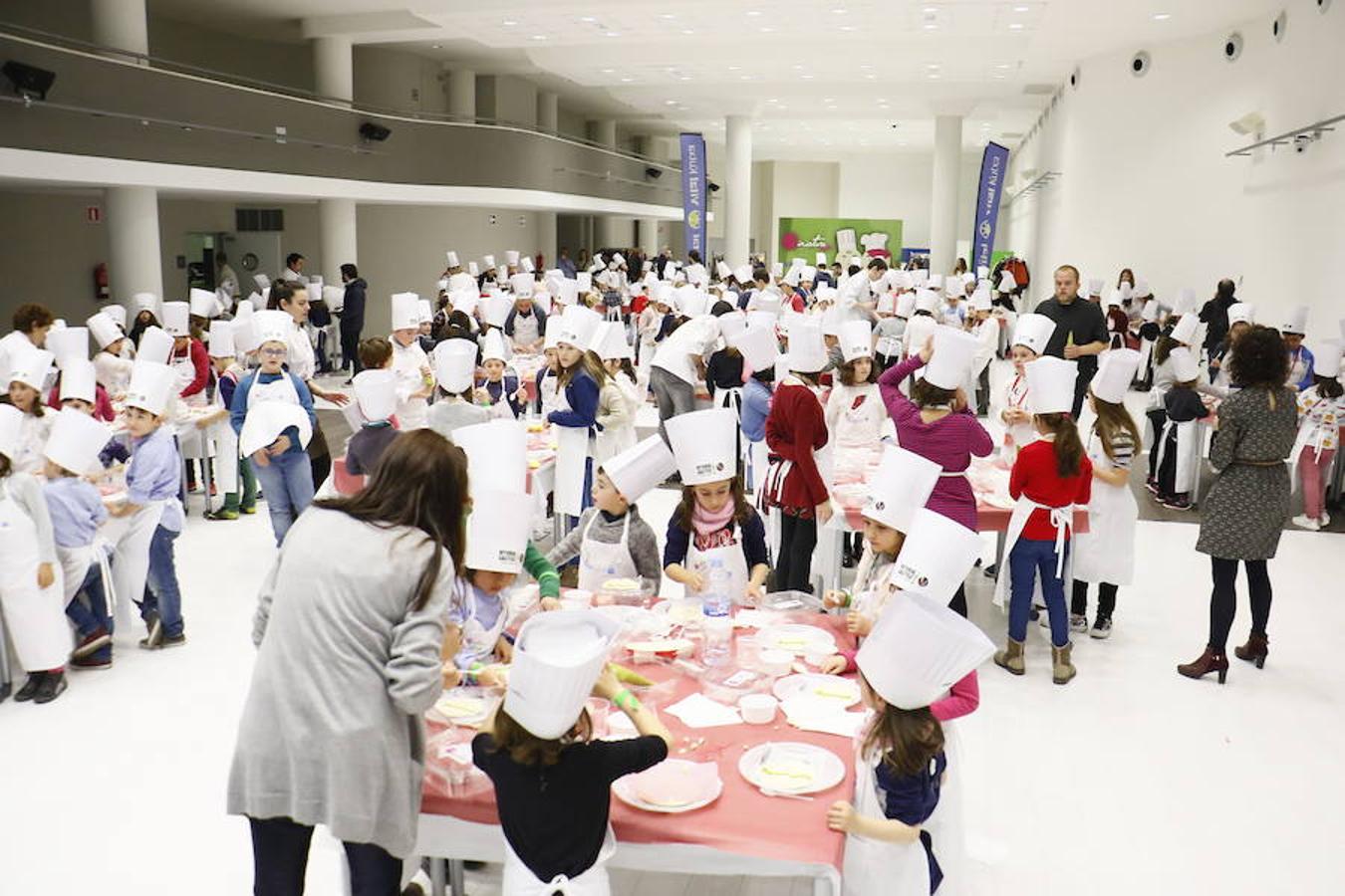 Los niños de Vitoria, con las manos en la masa