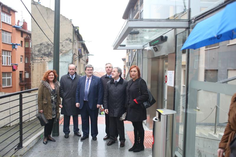 Comienza a funcionar el ascensor inclinado que conecta Atxuri con Ollerías altas